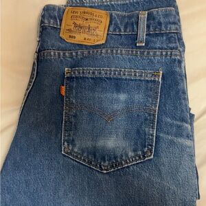 Perfect your effortless off model duty look Levi's Slim Straight Jeans